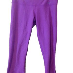 Nike Dri- Fit Capri Leggings Womens Size Small Purple Plum Color Inside Pocket